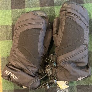 Gordini Black Mittens